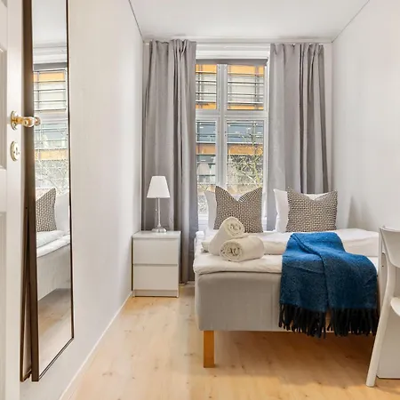 Апартаменти Heimby Homes - Four Bedroom Free Wifi