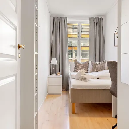 Апартаменти Heimby Homes - Four Bedroom Free Wifi *