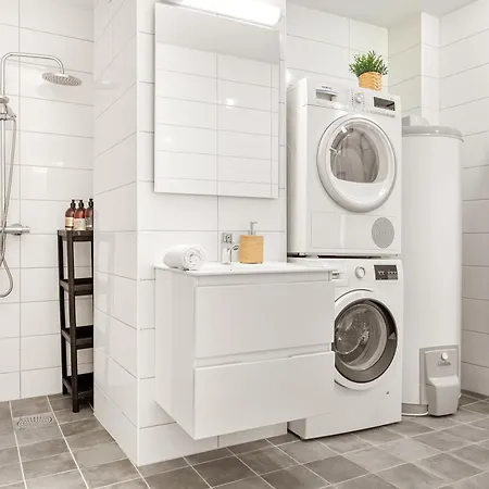 Heimby Homes - Four Bedroom Free Wifi