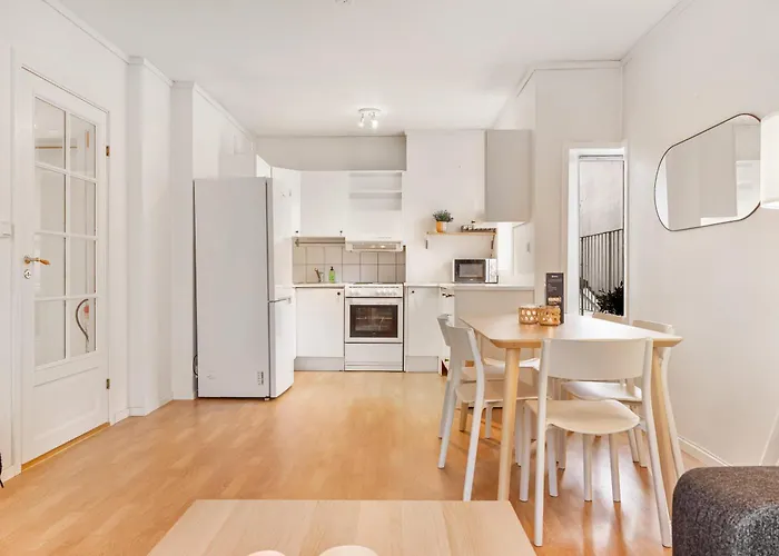 Heimby Homes - Four Bedroom Free Wifi Apartament