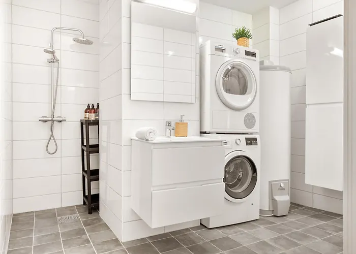 Heimby Homes - Four Bedroom Free Wifi