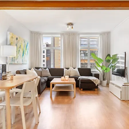 아파트 Heimby Homes - Four Bedroom Free Wifi *